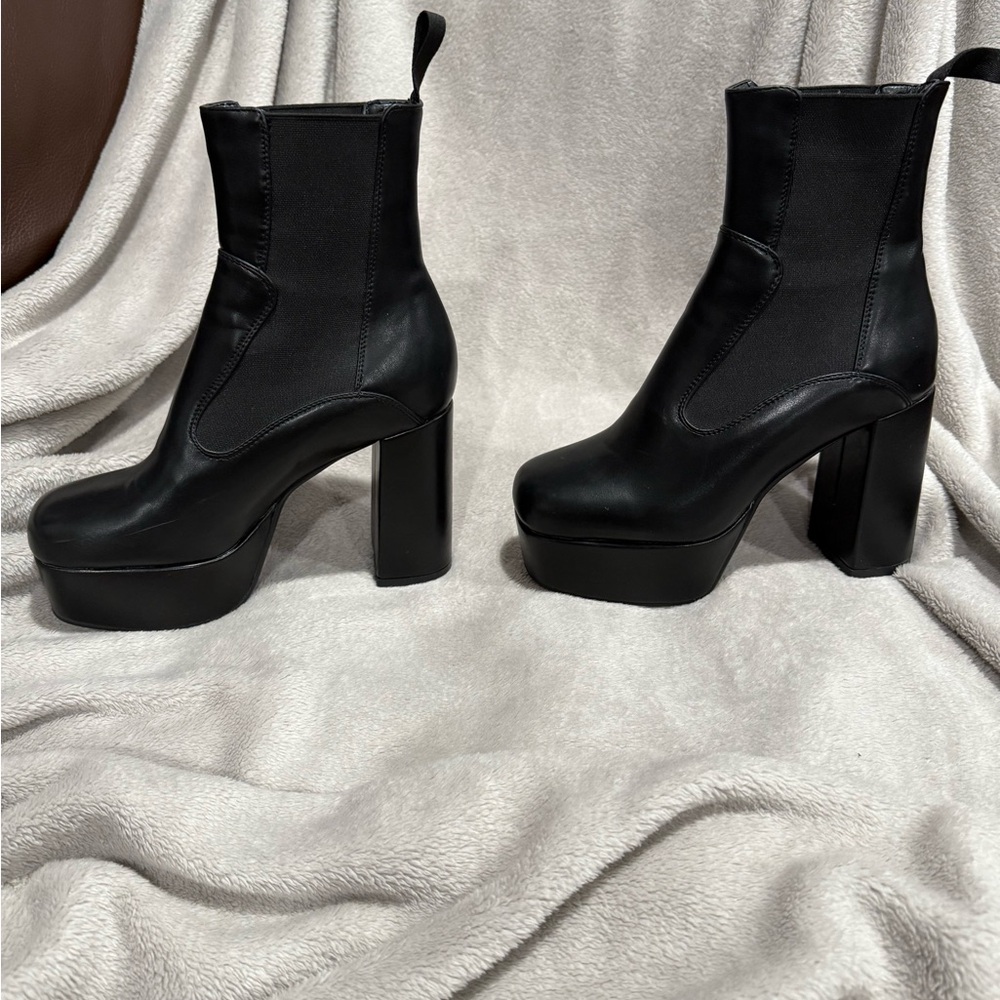 LAMODA Black Platform Ankle Boots - Picture 2 of 7